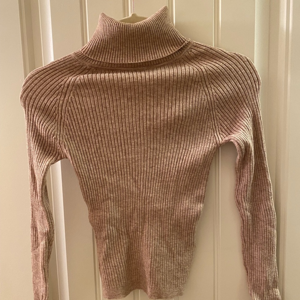 Love Tree Cream Turtle Neck. Size S.